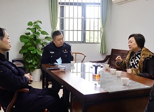 加强党建共建，亲昵警企关系